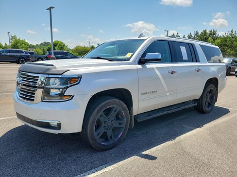 Used 2020 Chevrolet Suburban Premier RWD image 3