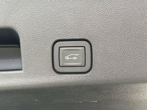 Used 2025 Chevrolet Traverse Z71 w/ Driver Confidence Package AWD/4WD image 38