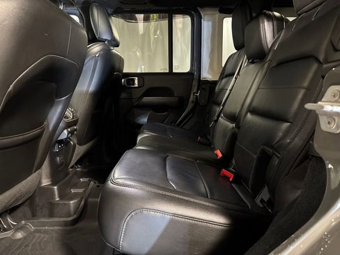 Used 2021 Jeep Wrangler Unlimited Sahara AWD/4WD image 5