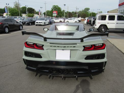 Used 2024 Chevrolet Corvette Z06 RWD image 6