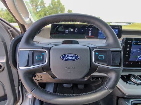 Used 2025 Ford Expedition Active AWD/4WD image 23