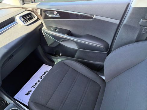 Used 2020 Kia Sorento LX AWD/4WD image 16