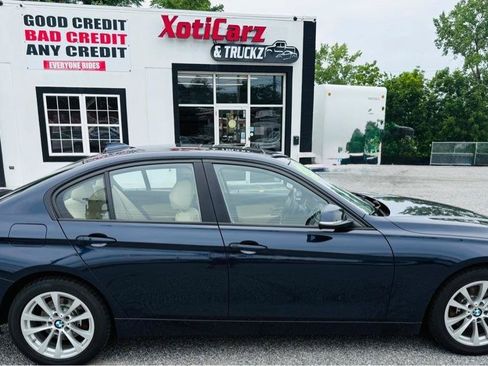Used 2017 BMW 320i xDrive Sedan AWD/4WD image 1