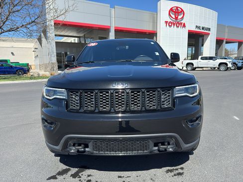 Used 2020 Jeep Grand Cherokee Laredo AWD/4WD image 6