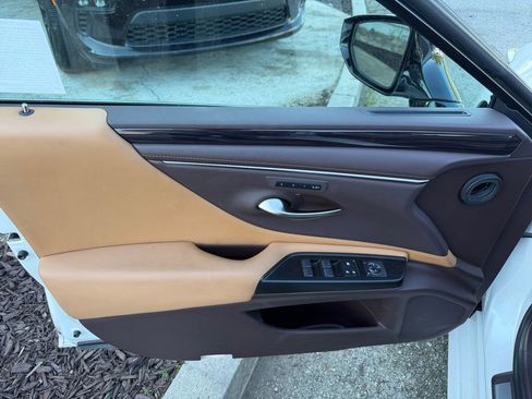 Used 2019 Lexus ES 350 w/ Premium Package image 12