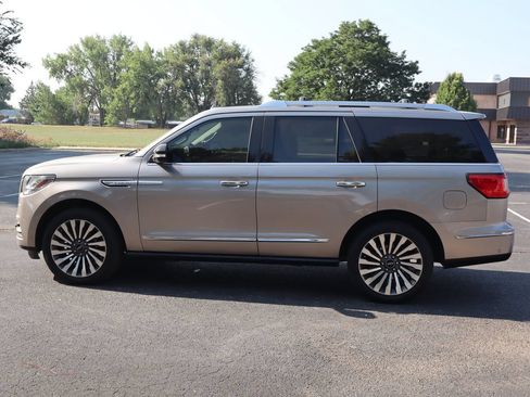 Used 2018 Lincoln Navigator Reserve w/ Technology Package AWD/4WD image 9