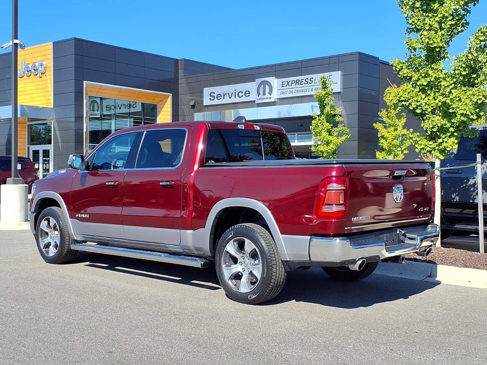Used 2019 RAM 1500 Laramie AWD/4WD image 2