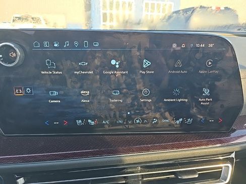 Used 2025 Chevrolet Traverse RS image 30