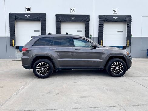 Used 2017 Jeep Grand Cherokee Trailhawk AWD/4WD image 27