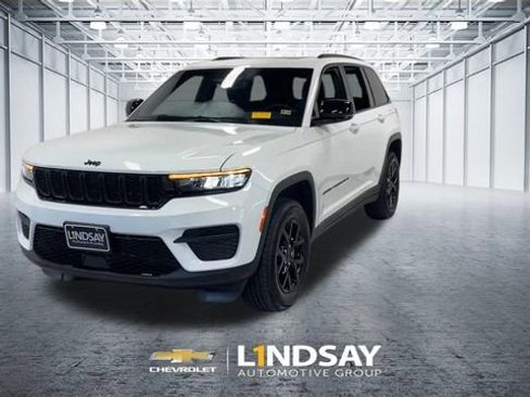 Used 2024 Jeep Grand Cherokee Altitude AWD/4WD image 5