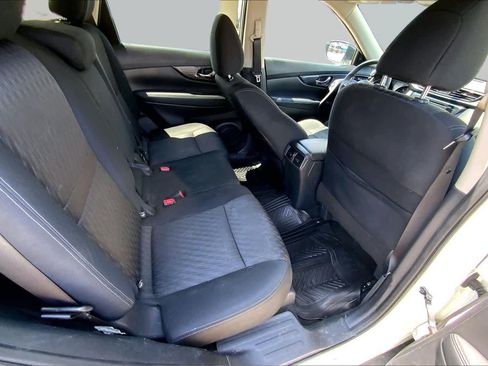 Used 2017 Nissan Rogue SV FWD image 18