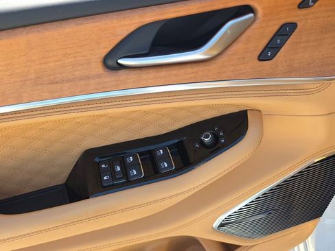 Used 2023 Jeep Grand Cherokee Summit image 24