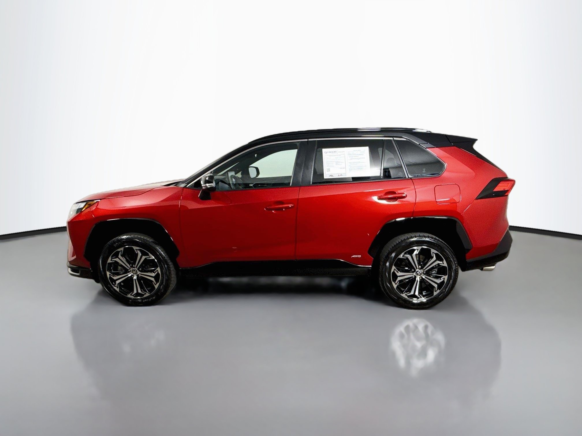 Certified 2025 Toyota RAV4 XSE w/ Weather Package AWD/4WD image 4
