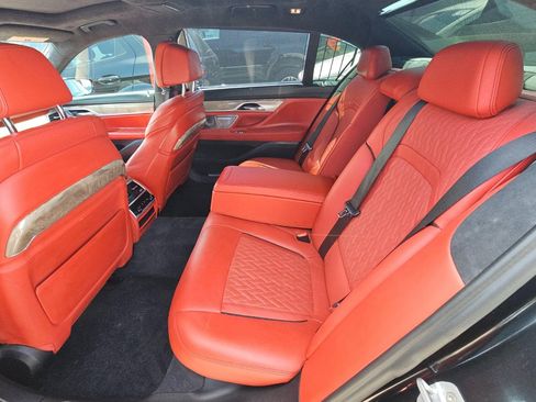 Used 2020 BMW 750i xDrive w/ Executive Package image 5