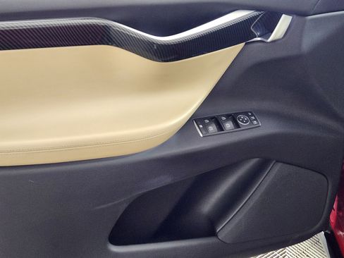 Used 2016 Tesla Model X image 17