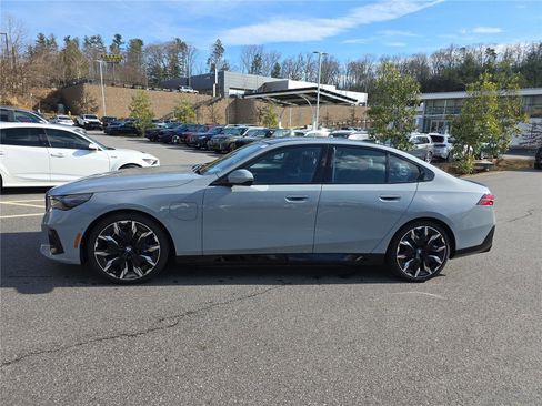 New 2026 BMW 550e xDrive AWD/4WD image 7