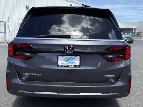 Used 2026 Honda Odyssey Touring image 5