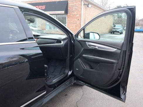 Used 2017 Cadillac XT5 Luxury w/ Driver Awareness Package FWD image 10