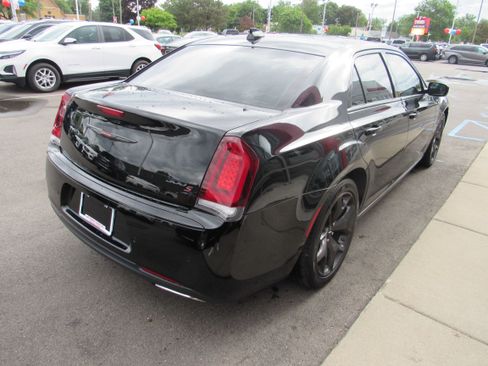 Used 2023 Chrysler 300 S RWD image 5