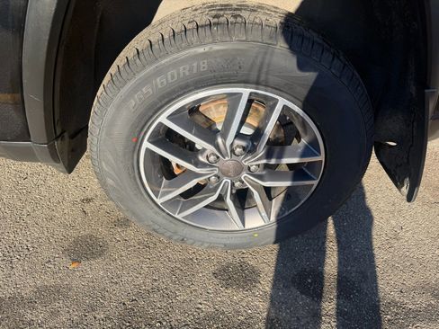 Used 2019 Jeep Grand Cherokee Limited AWD/4WD image 9