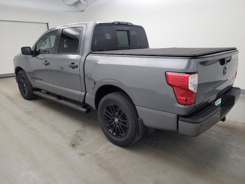 Used 2018 Nissan Titan SV w/ SV Convenience Package RWD image 3