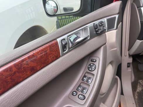 Used 2006 Chrysler Pacifica Touring w/ Comfort Convenience Group AWD/4WD image 13