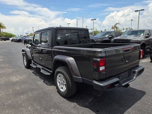 Used 2022 Jeep Gladiator Sport AWD/4WD image 9