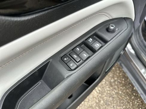 Used 2024 Jeep Compass Limited image 17