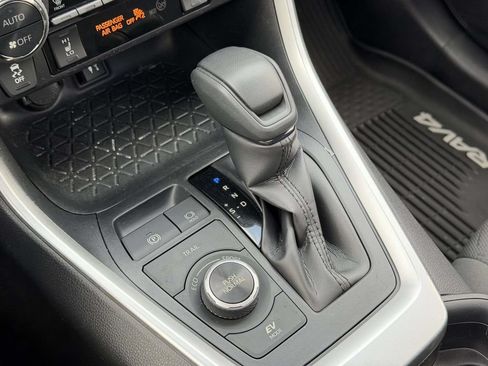 Used 2019 Toyota RAV4 XLE w/ Convenience Package AWD/4WD image 25