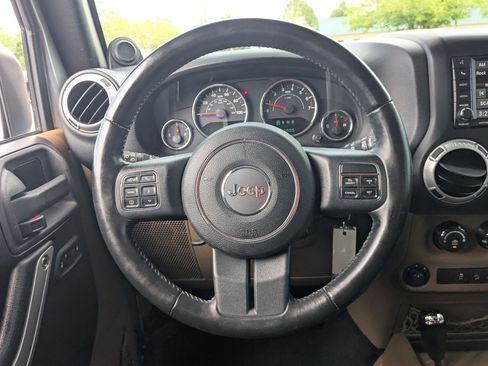 Used 2014 Jeep Wrangler Unlimited Sahara w/ Max Tow Package AWD/4WD image 19