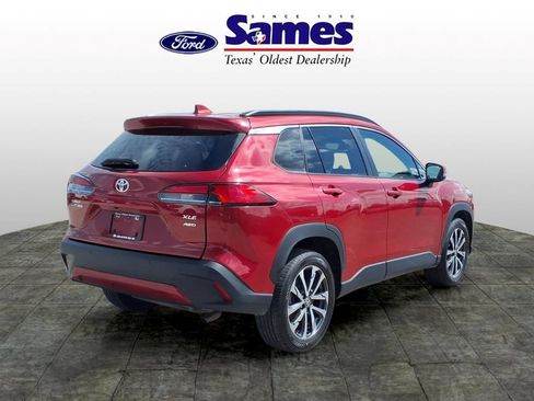 Used 2023 Toyota Corolla Cross XLE AWD/4WD image 3