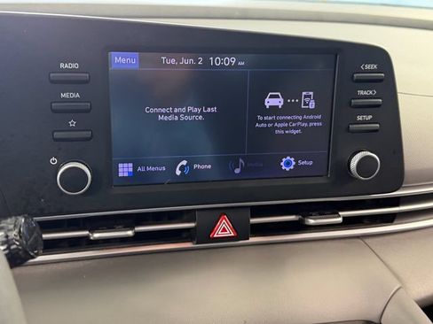 Used 2023 Hyundai Elantra SE FWD image 16