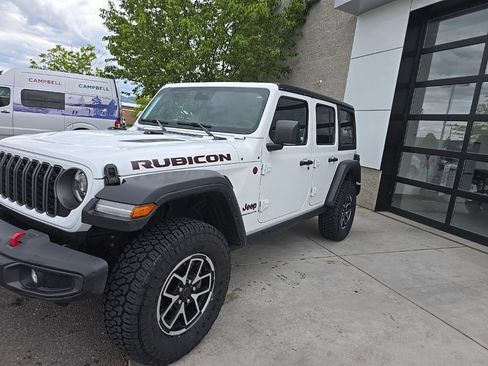 Used 2024 Jeep Wrangler Unlimited Rubicon AWD/4WD image 4