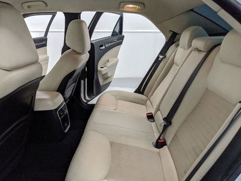 Used 2019 Chrysler 300 Touring w/ Sport Appearance Package RWD image 18