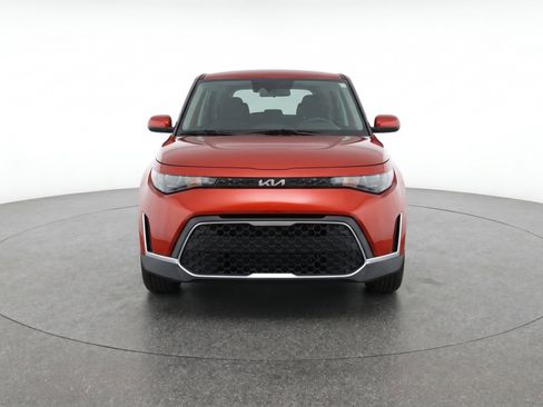 Used 2025 Kia Soul LX w/ LX Technology Package FWD image 2