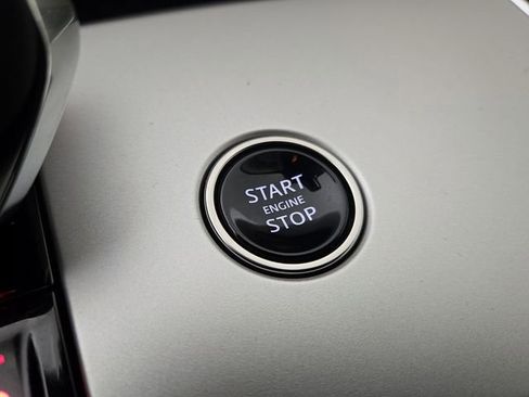 Used 2025 Land Rover Range Rover SE image 26