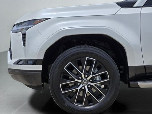 Used 2026 Lexus GX 550 w/ Accessory Package (2T) AWD/4WD image 39