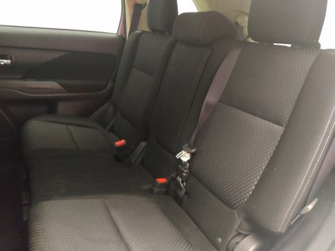 Used 2017 Mitsubishi Outlander SE image 18