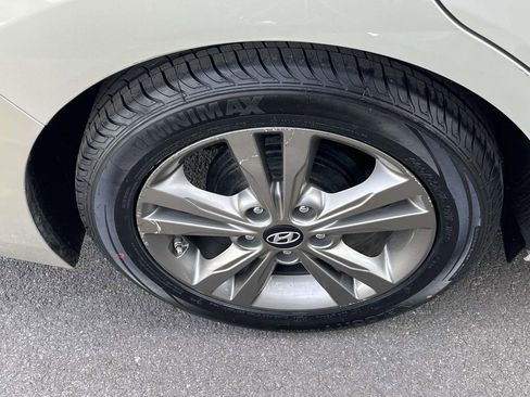 Used 2017 Hyundai Elantra SE FWD image 8