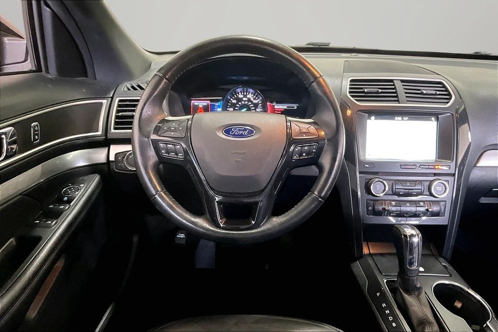 Used 2017 Ford Explorer XLT w/ Equipment Group 202A FWD image 8