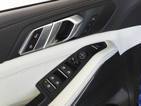 Used 2023 BMW X5 sDrive40i w/ Parking Assistance Package image 12