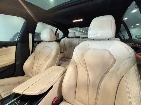 Used 2019 BMW 530i w/ Convenience Package RWD image 11