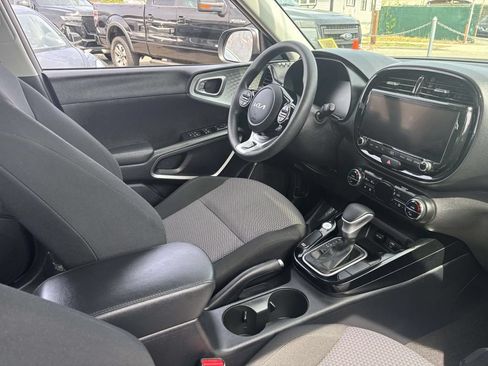 Used 2023 Kia Soul S FWD image 13