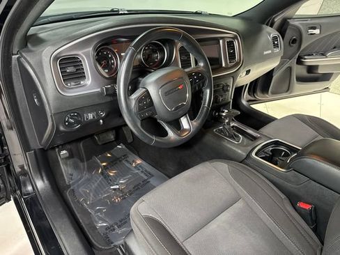 Used 2019 Dodge Charger SXT RWD image 11