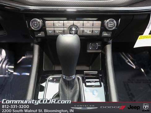New 2025 Jeep Compass Limited w/ Sun & Sound Group AWD/4WD image 16
