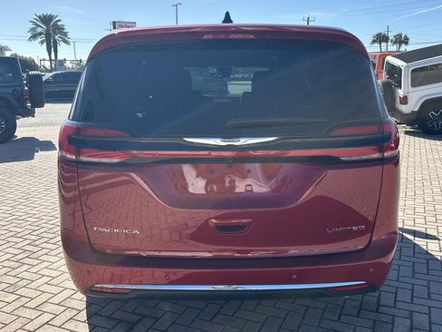 New 2026 Chrysler Pacifica Limited FWD image 8