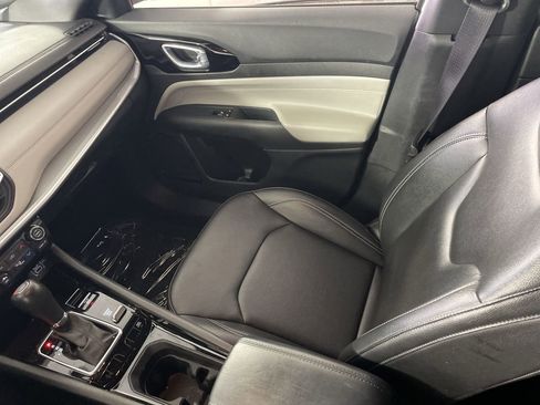 Used 2025 Jeep Compass Limited image 21