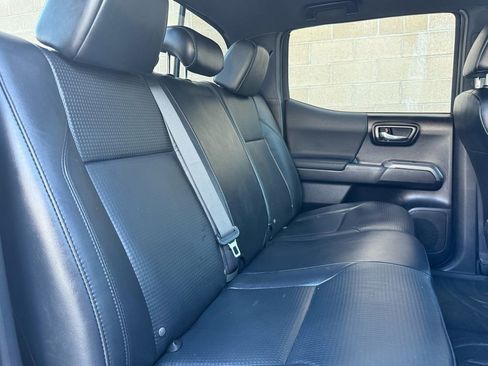 Used 2019 Toyota Tacoma TRD Sport image 33