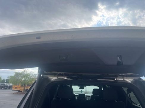 Used 2024 Chevrolet Suburban Premier AWD/4WD image 27