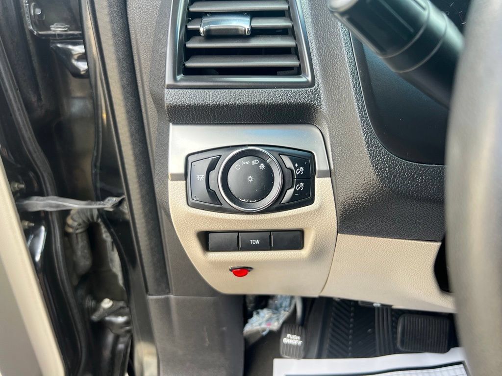 Used 2015 Ford Explorer 4WD image 16